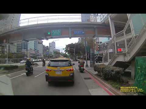 FILE230 114832F0 未依規定使用方向燈 traffic violation 〈Pelanggaran lalu lintas〉 交通違反 〔vi phạm giao thông〕