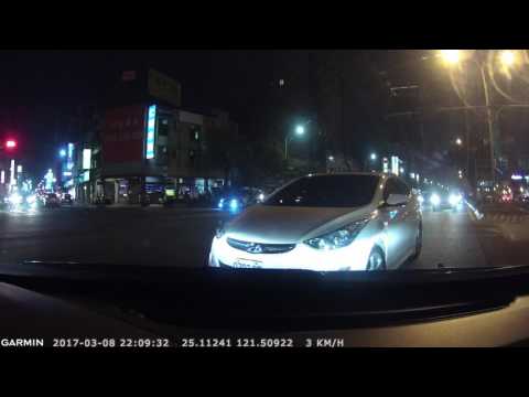 暨闖紅燈又不開前大燈