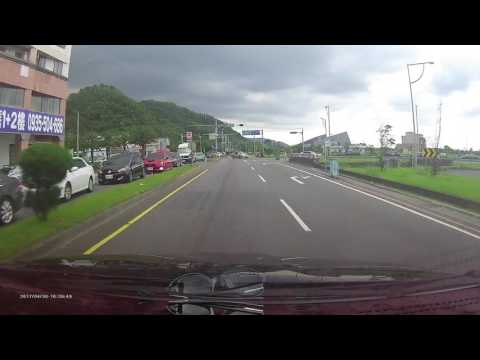 台二線無敵三寶飯闖紅燈加違規左轉