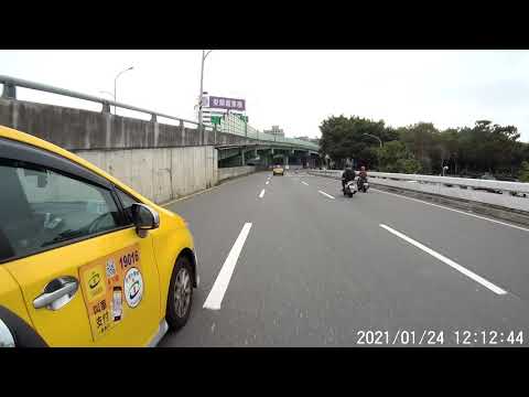 違規變換車道 計程車