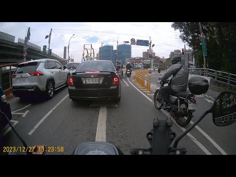 【919-ECM】違規跨越槽化線 (已舉發)