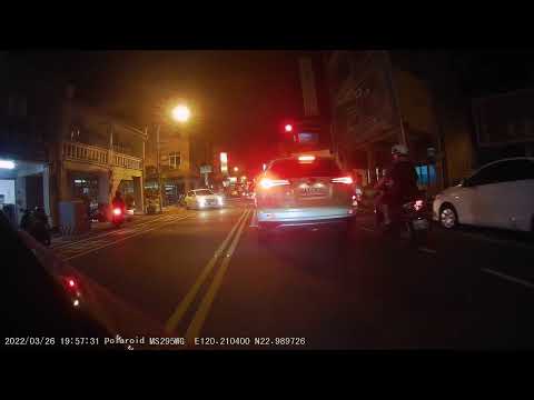 台南三寶，逆向式左轉