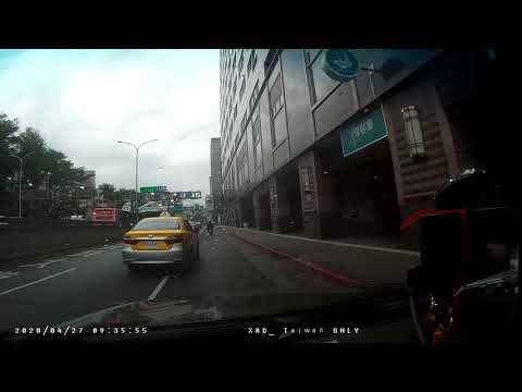 【TDE-0592】計程車號變換車道未依規定使用方向燈