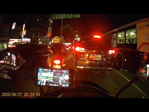 【M8K-719】變換車道未打方向燈 (已舉發)