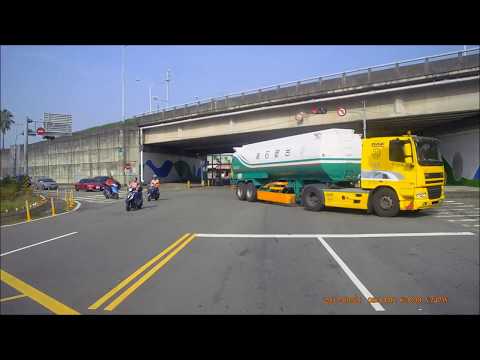 大里路近中投公路涵洞_連續多台 闖紅燈