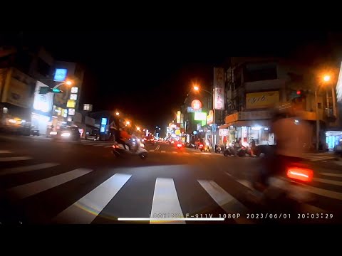 多愛闖紅燈，三寶退散