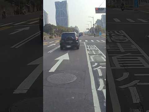 這個優先道到底他媽要怎麼騎？?｜順著騎過去就違規了？｜   
