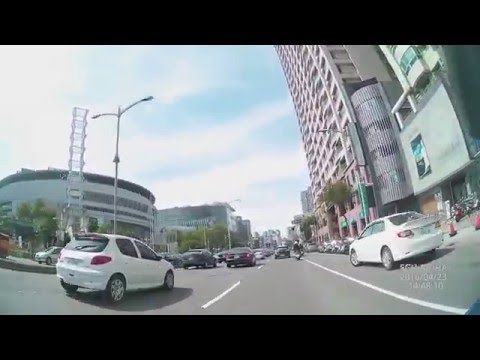 行車要注意：三寶式右轉