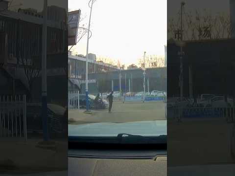 一道閃電，這速度太快了！ 