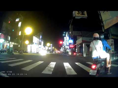 台南三寶阿伯闖紅燈到待轉區,等綠燈直走..(38秒~1分24秒)