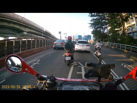 【556-BVD】違規跨越雙白線 (已舉發)