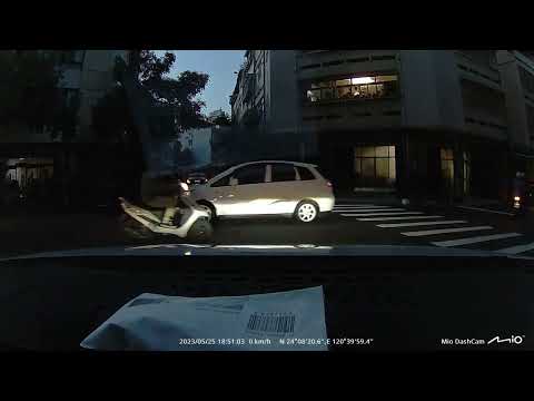 霸氣老爸直接開錄影挑戰行人地獄~