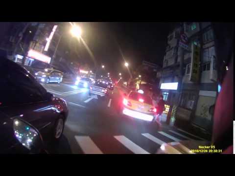 原來這裡可以停車載客，職業駕駛好棒棒啊!!