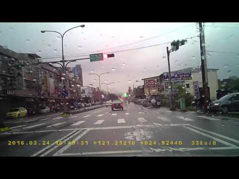 【KT-9535】雨天闖紅燈(44秒處)PICT1735