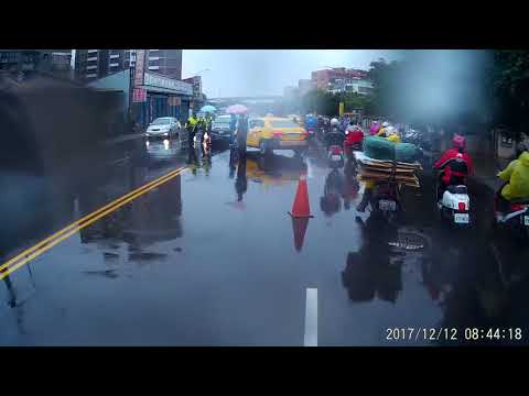 12 09 天雨路滑視線不良小心車禍