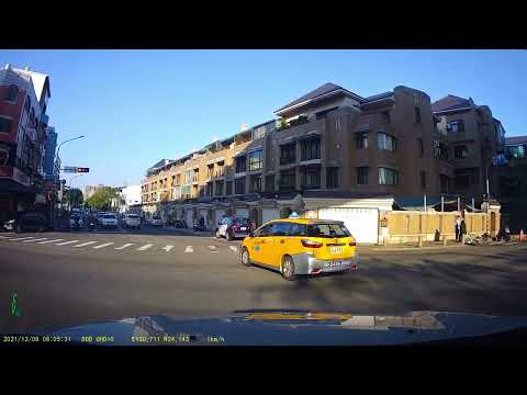 影片中計程車有幾項違規呢?