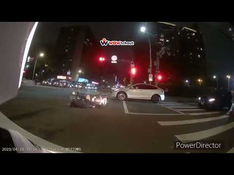 三寶.車禍影片 車禍影片打左轉燈沒看後面，讓後方來不及反應（ 04 24 台北市中山區林森北路