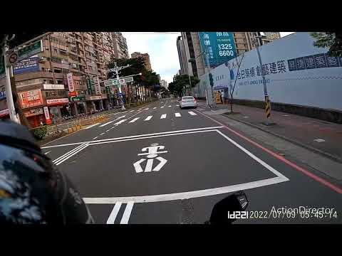 ㄧ大早就遇到垃圾車