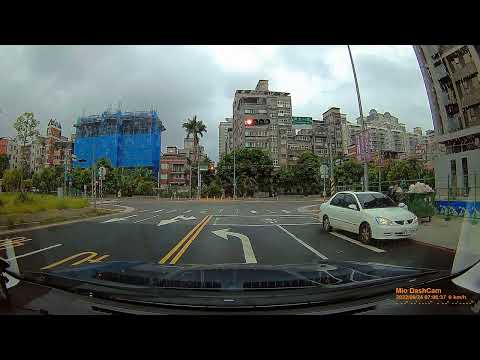 逆向開車丟垃圾是哪招？把自己也丟了吧！