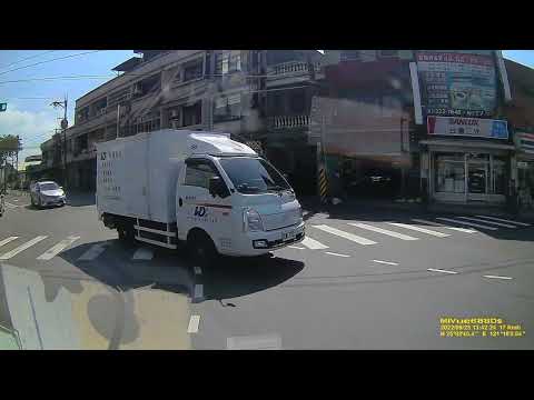 桃園 富國路三段&長興路四段口 對向貨車違規左轉(富國路三段左轉南崁路二段有左轉專用號誌燈) FILE2 133942F0