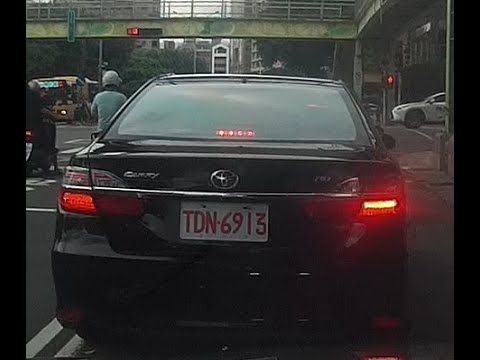 【TDN-6913】垃圾計程車號變換車道未依規定使用方向燈