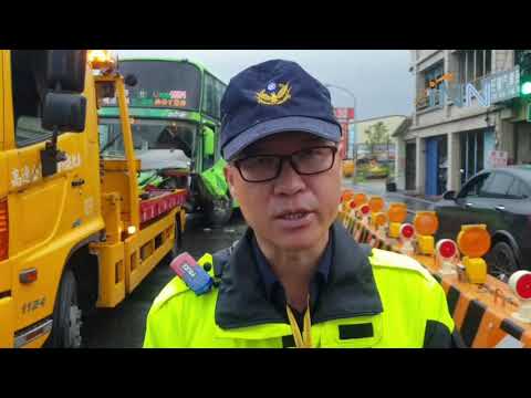 【KKA-0012】宜蘭新聞網-影音新聞統聯客運自撞車禍 員警疏導上班族繞道!
