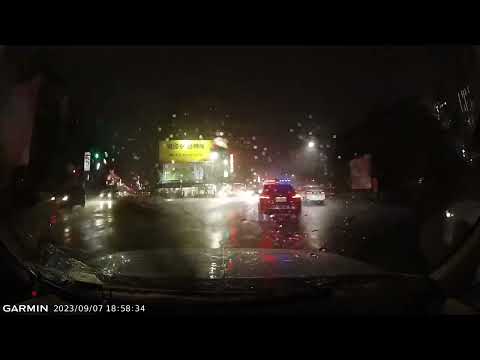 MITSUBISHI 警車｜漆著警車塗裝就可以違規嗎？｜直行車佔用轉彎專用車道｜不遵守道路交通標誌、標線、號誌之指示