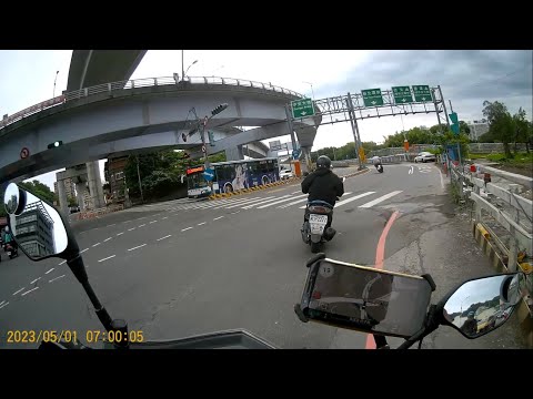 【MCH-2272】轉彎未打方向燈 (已舉發)