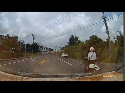 鬼門開急著去見好朋友的女騎士，不知道是重聽還是裝作沒聽見