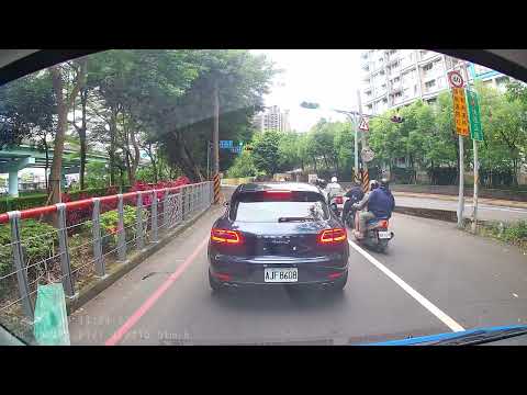 我綠燈  旁邊是紅燈阿