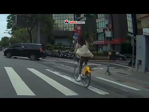 三寶.車禍影片 車禍影片腳踏車闖紅燈（ 05 18 台北市松山區民權東路三段