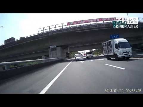 後方的汽車 嚴重違規又嗚按喇叭逼迫讓道