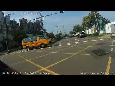 按喇叭示警還要繼續衝的人,還能繼續開娃娃車?!