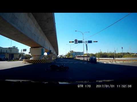 0101 桃園高鐵橋下快速道路  闖紅燈 三寶