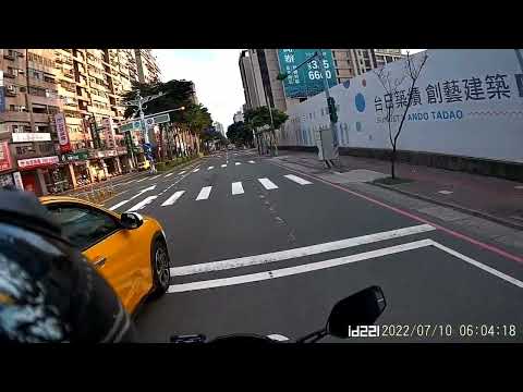 在咱鬼島的機車停等區=小黃和雙B或不倫不類改裝車專用停等區  