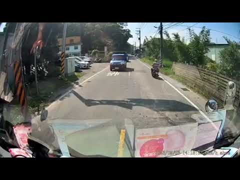 三寶.車禍影片 車禍影片電線桿耐撞測試糕巢到噴一身冷汗