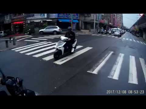 12 08 逆向沒有車 路口也沒車 快走