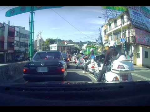 10多輛紅牌重機台中飆速、逆向違規 駕駛人傻眼