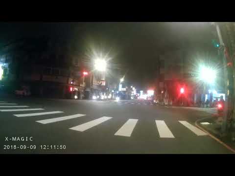 三寶闖紅燈還掉東西xD