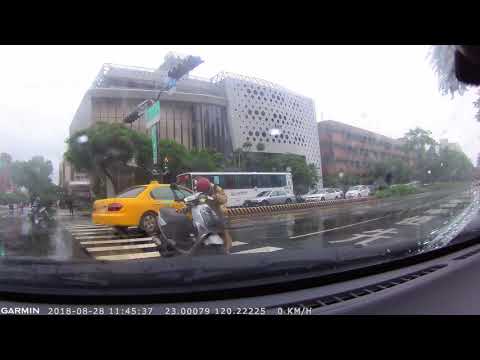 逆向斑馬線，車倒森七七