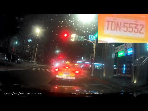 【TDN-5532】計程車號變換車道未依規定使用方向燈及左轉彎不先駛入內車道