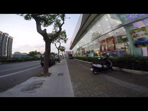 台南行人地獄日常走這裡也要被沒戴安全帽的按喇叭