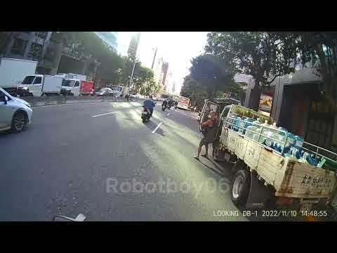 三寶 突然開車門 差點就GG了