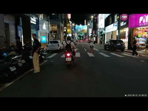 【296-EBU】在西門町行經路口不禮讓行人（騎車檢舉）