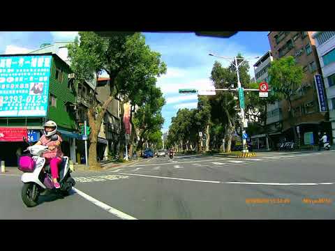 三寶橫跨馬路要左轉-後鏡頭