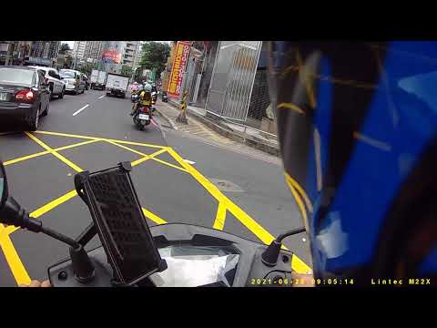 顧看車禍而闖紅燈的我