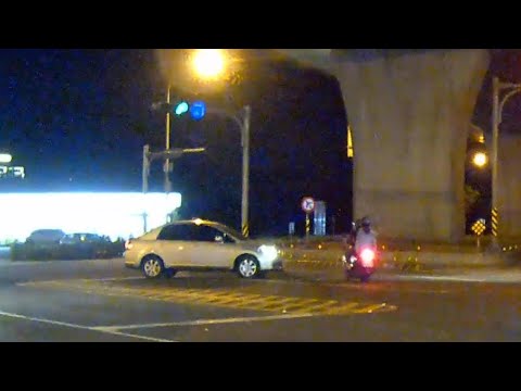 跨線三寶對決沒大燈機車