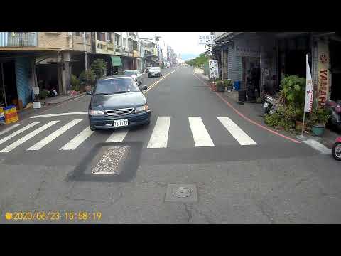 今天要探討的是防衛駕駛跟靠邊