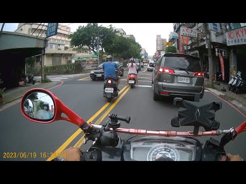 【MMB-8885】違規逆向行駛 & 轉彎未打方向燈 (已舉發)