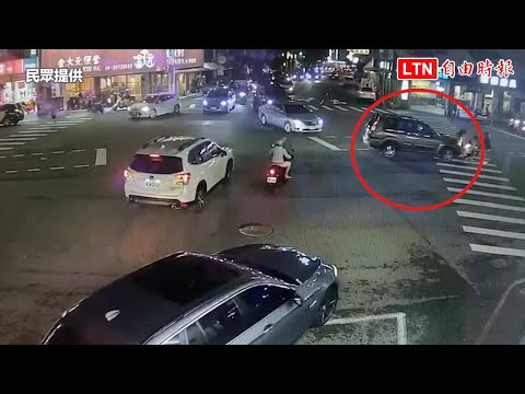 台中行人地獄！休旅車外車道硬切左轉 險撞飛斑馬線4人(民眾提供）